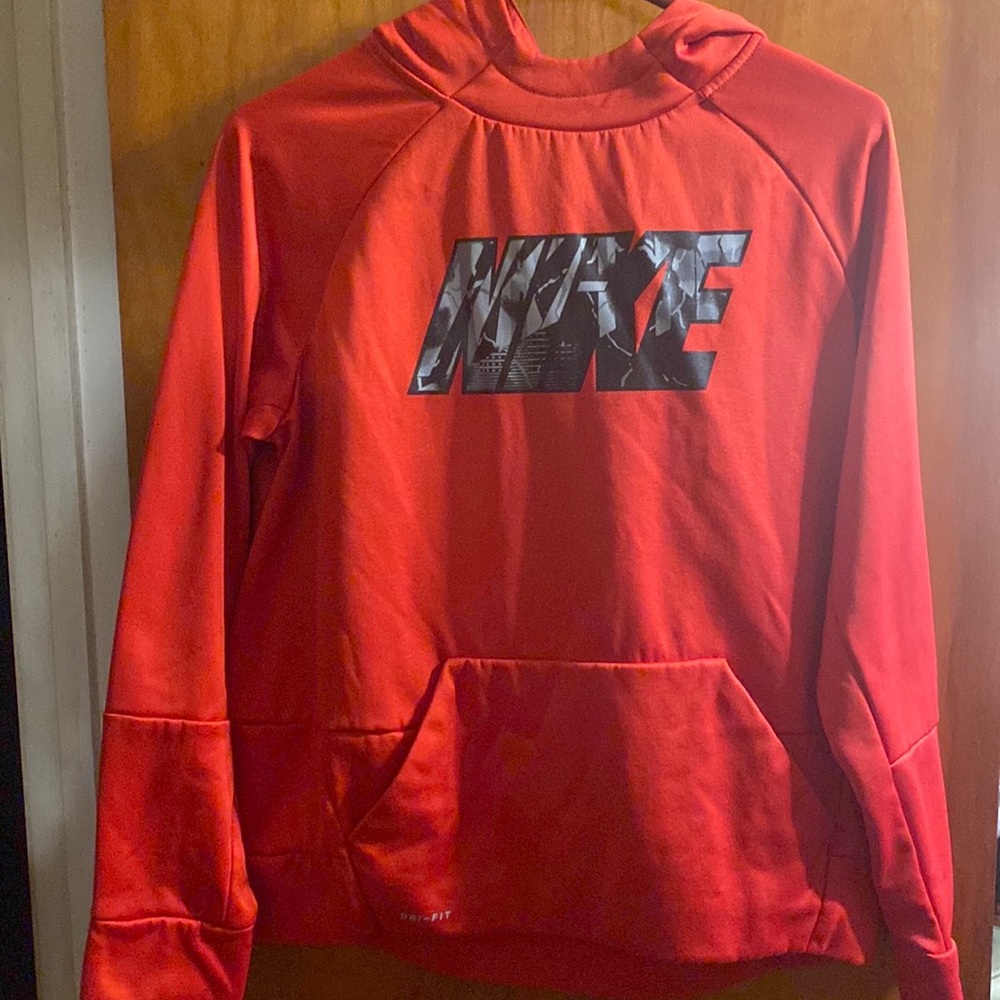 Youth XL red Nike Hoodie. Smoke free home, no flaws, hardly worn.